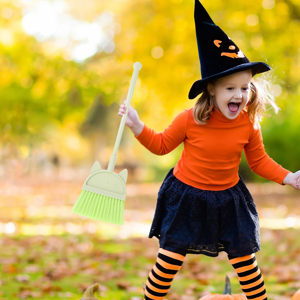 قطعتان من المكانس الصغيرة للأط - مراجعة Kids Outdoor Broom وسعره